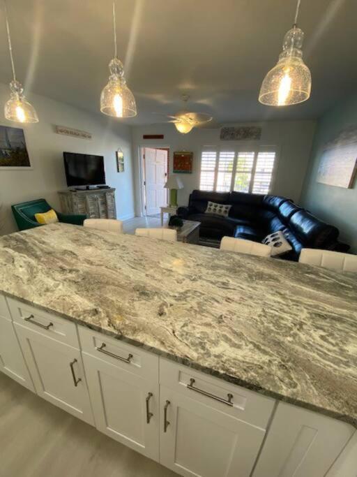 Beachfront Condo On Quiet Treasure Island- 1 Bed St. Pete Beach Luaran gambar